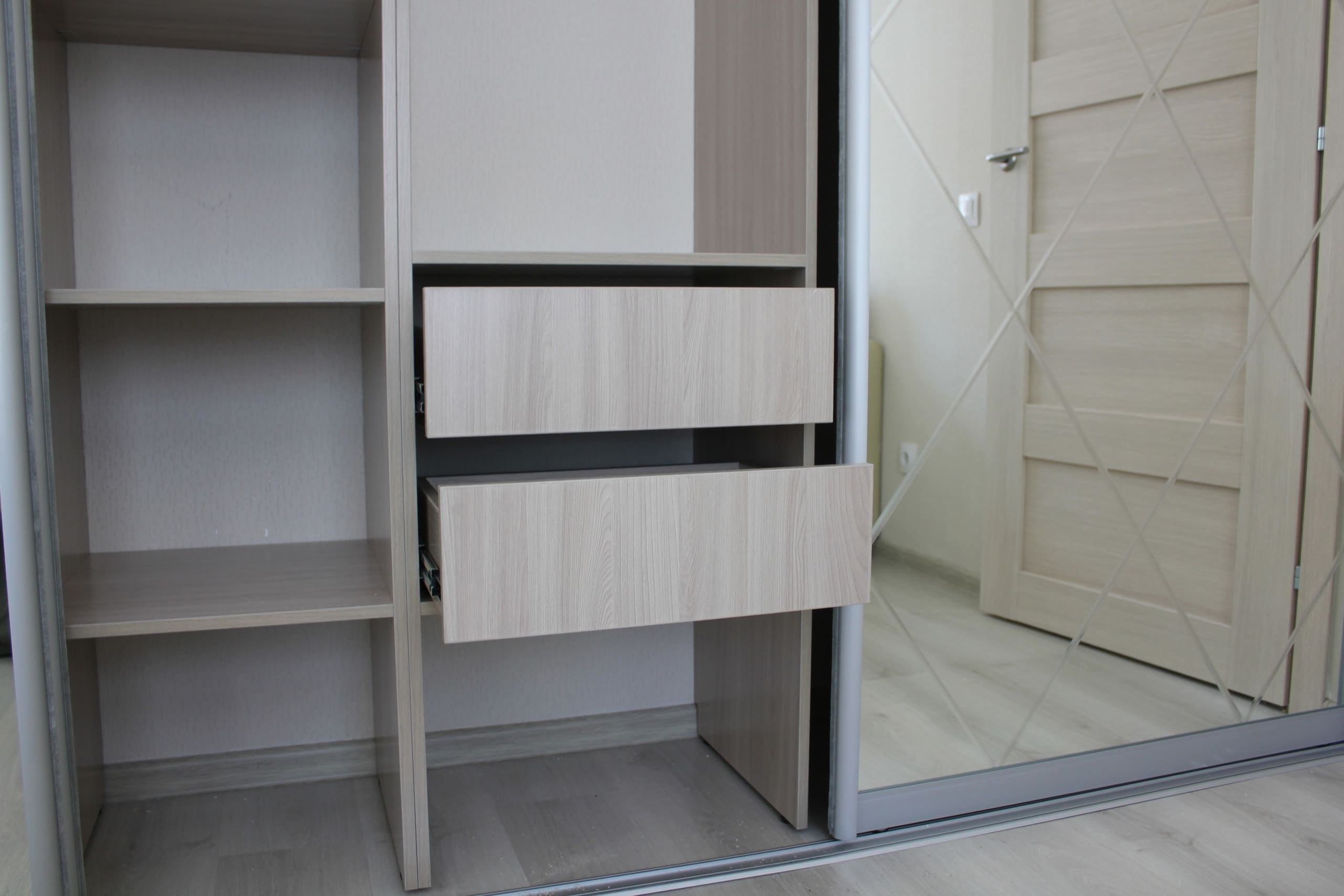 Встроенный шкаф-купе с гравировкой 7 Встроенный шкаф-купе с гравировкой 7