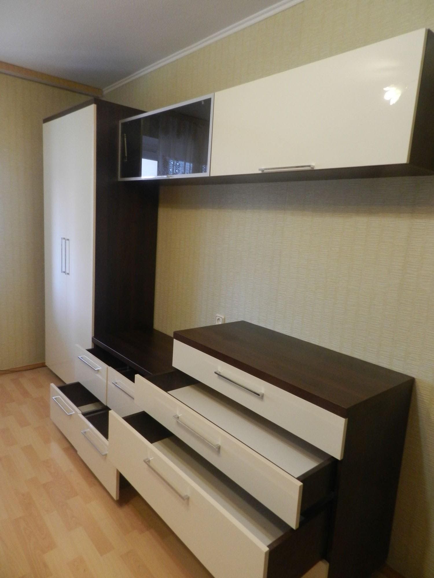 Гостиная в акриловых фасадах 2 Гостиная в акриловых фасадах 2