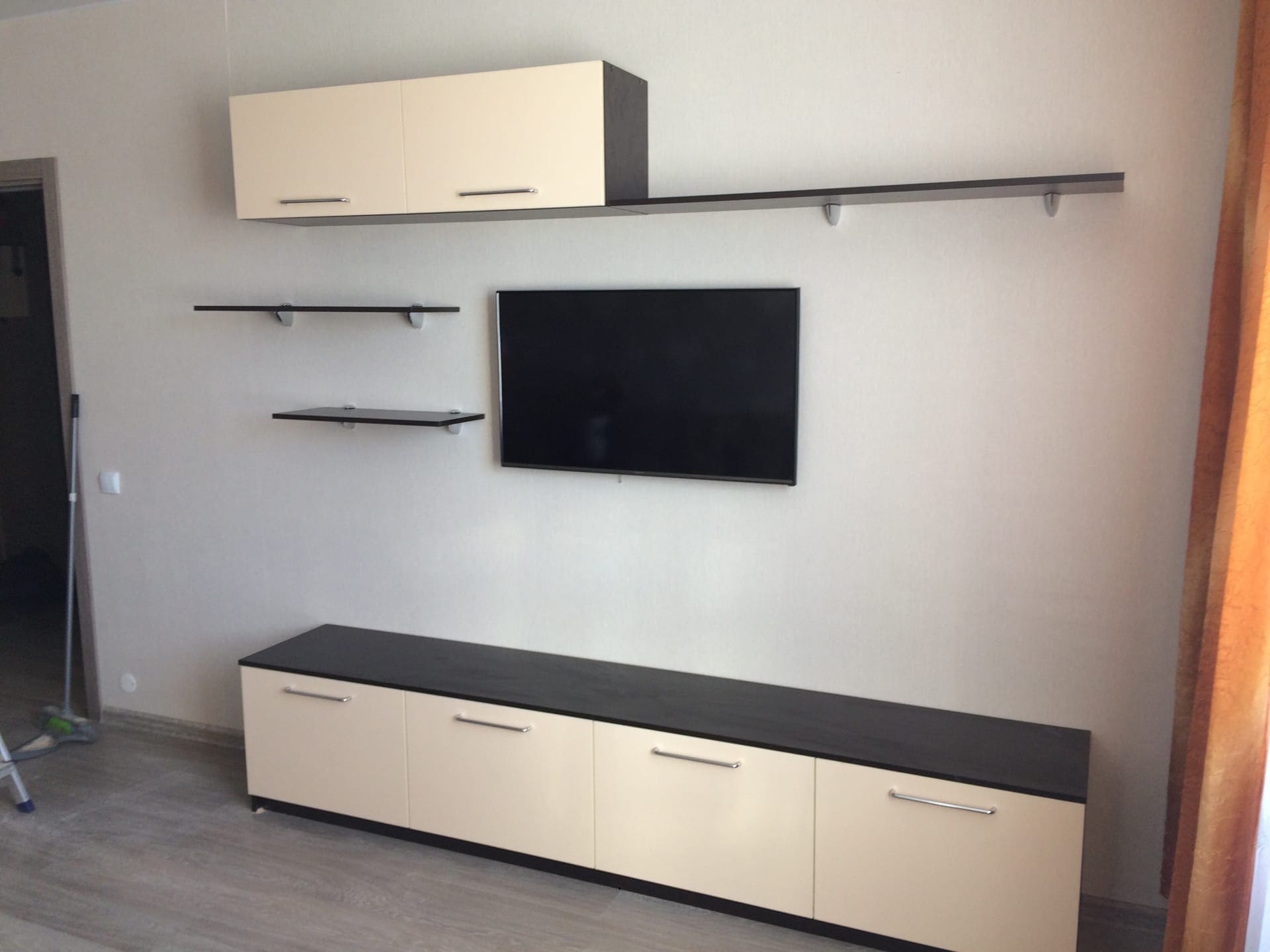 Гостиная в цветах венге и крем 2 Гостиная в цветах венге и крем 2